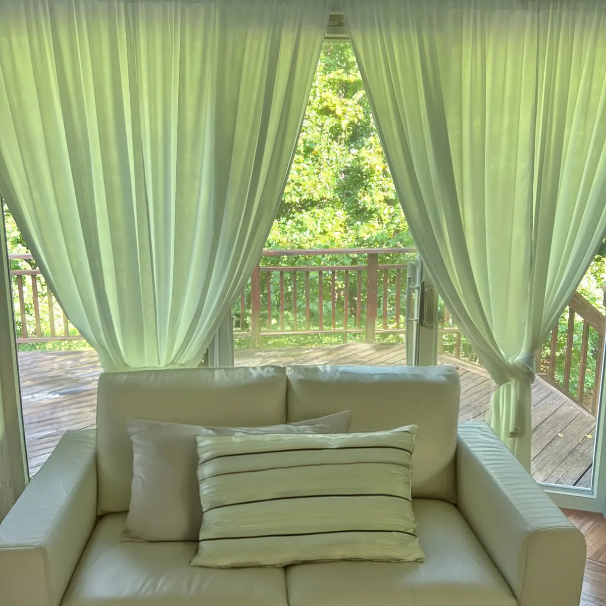 What Color Draperies for Bedroom Will Best Suit Your Style?