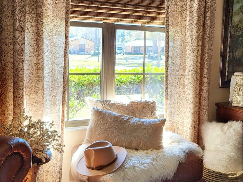 How to Choose Curtain Color to Improve Room Aesthetics