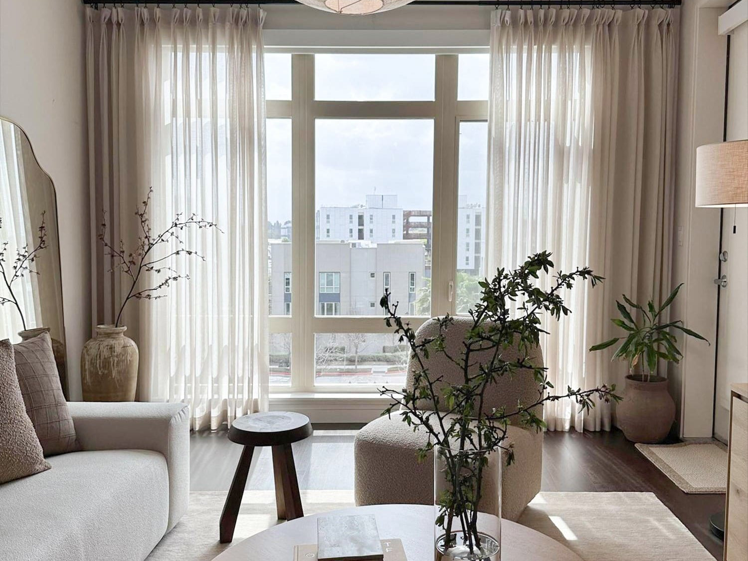 How to Decorate the Living Room in 2025?