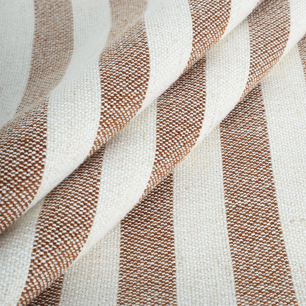 Housse de coussin brodée à volutes Minta
