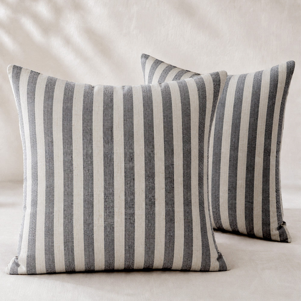 Housse de coussin brodée à volutes Minta