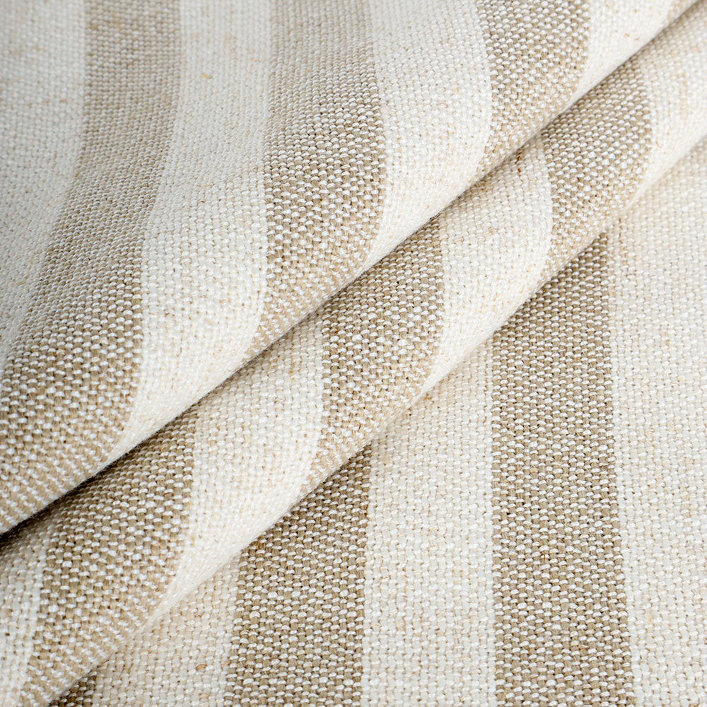 Housse de coussin brodée à volutes Minta