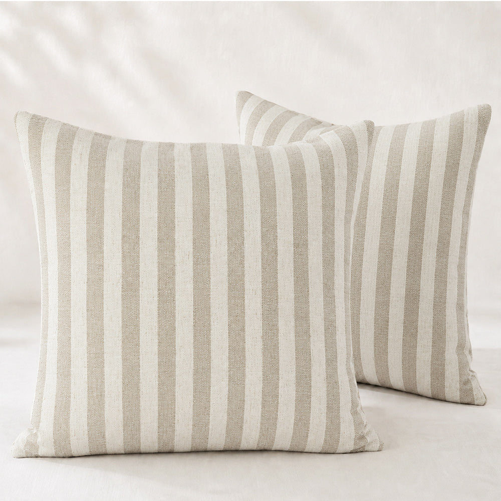 Housse de coussin brodée à volutes Minta