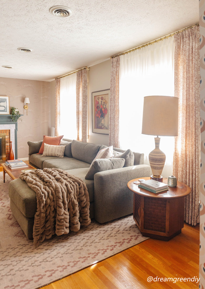 Susie - The mod flowery pattern is the perfect fit for our retro space🌸