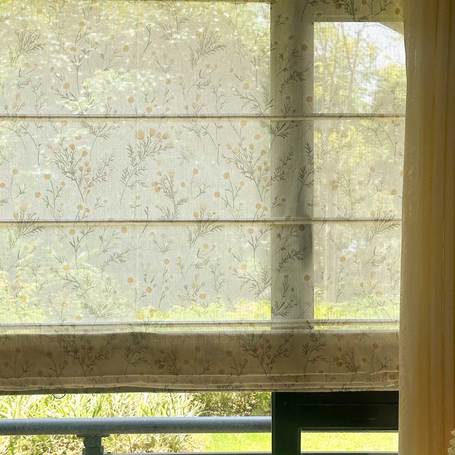 Margaret Yellow Daisy Sheer Roman Shade