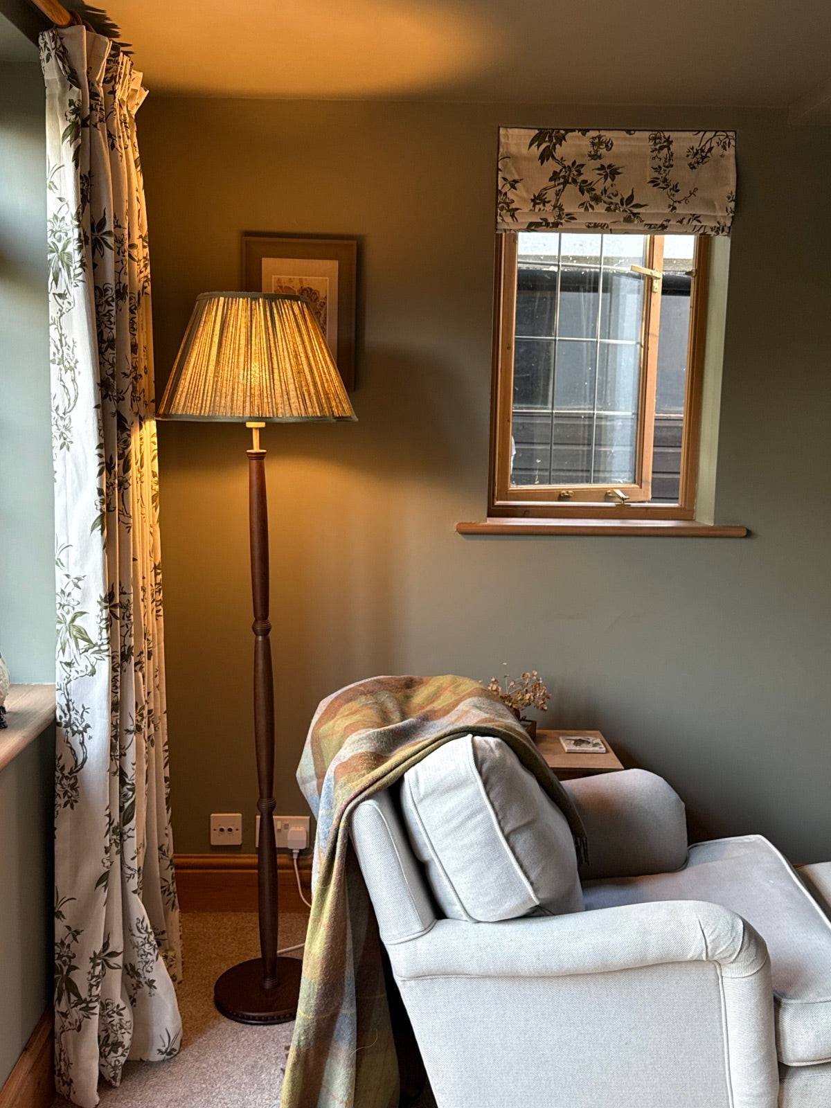 Ophelia Green Subtle Floral Leaf Roman Shade