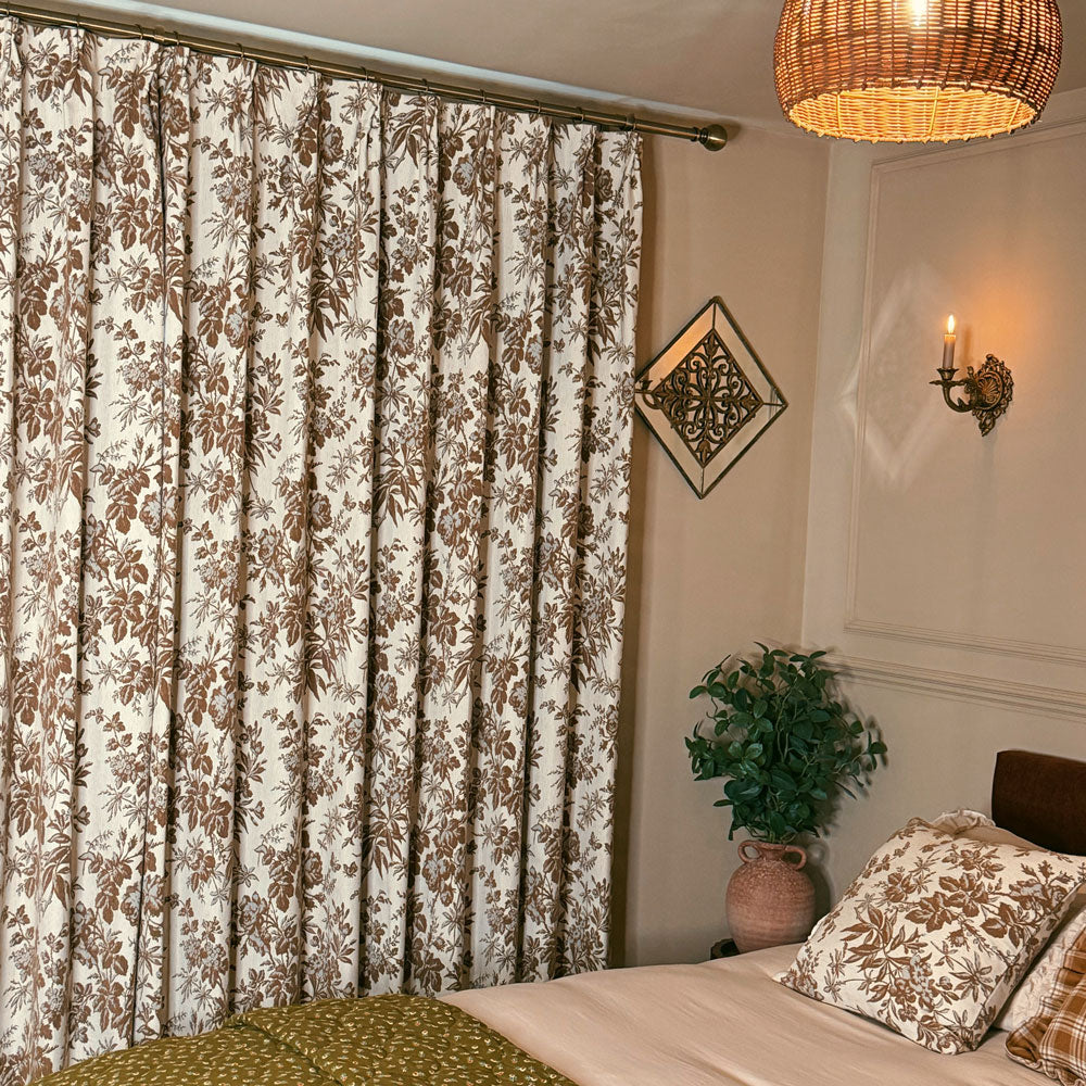Rideaux fleuris Pamela motif feuilles marron épais