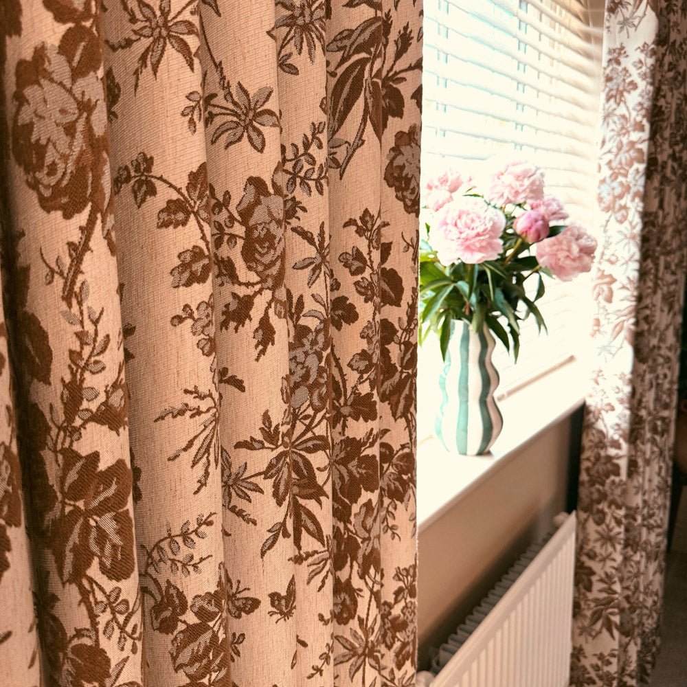Rideaux fleuris Pamela motif feuilles marron épais