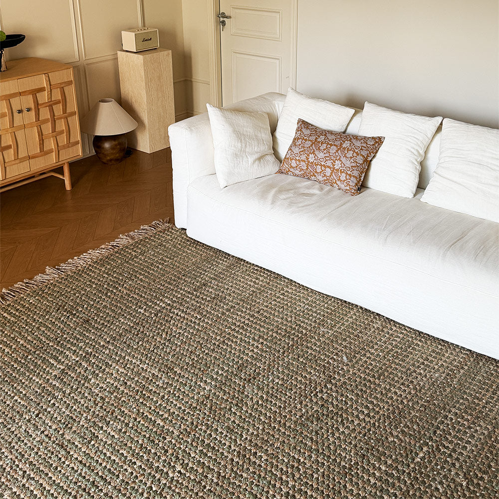 Sorrento Indian Handwoven Chunky Fringe Jute Rug
