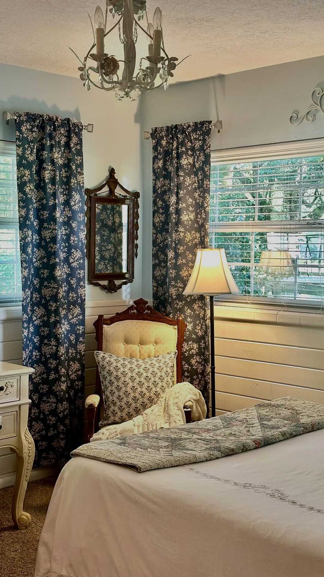 Bailey / Vintage Navy Blue Floral Printed Curtains / White Liner